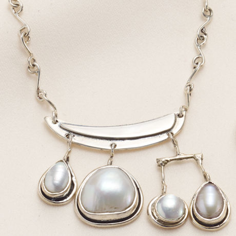 Artistic Pearl Necklace
